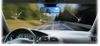 Видалення тріщин на лобовому: ціна та поради для киян